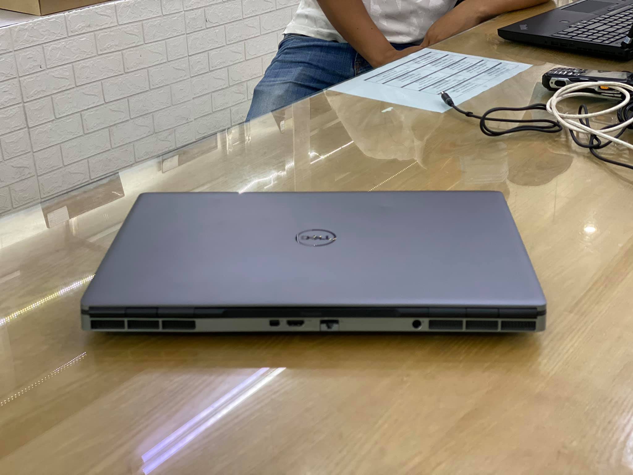 Laptop Dell Precision 7750-2.jpg